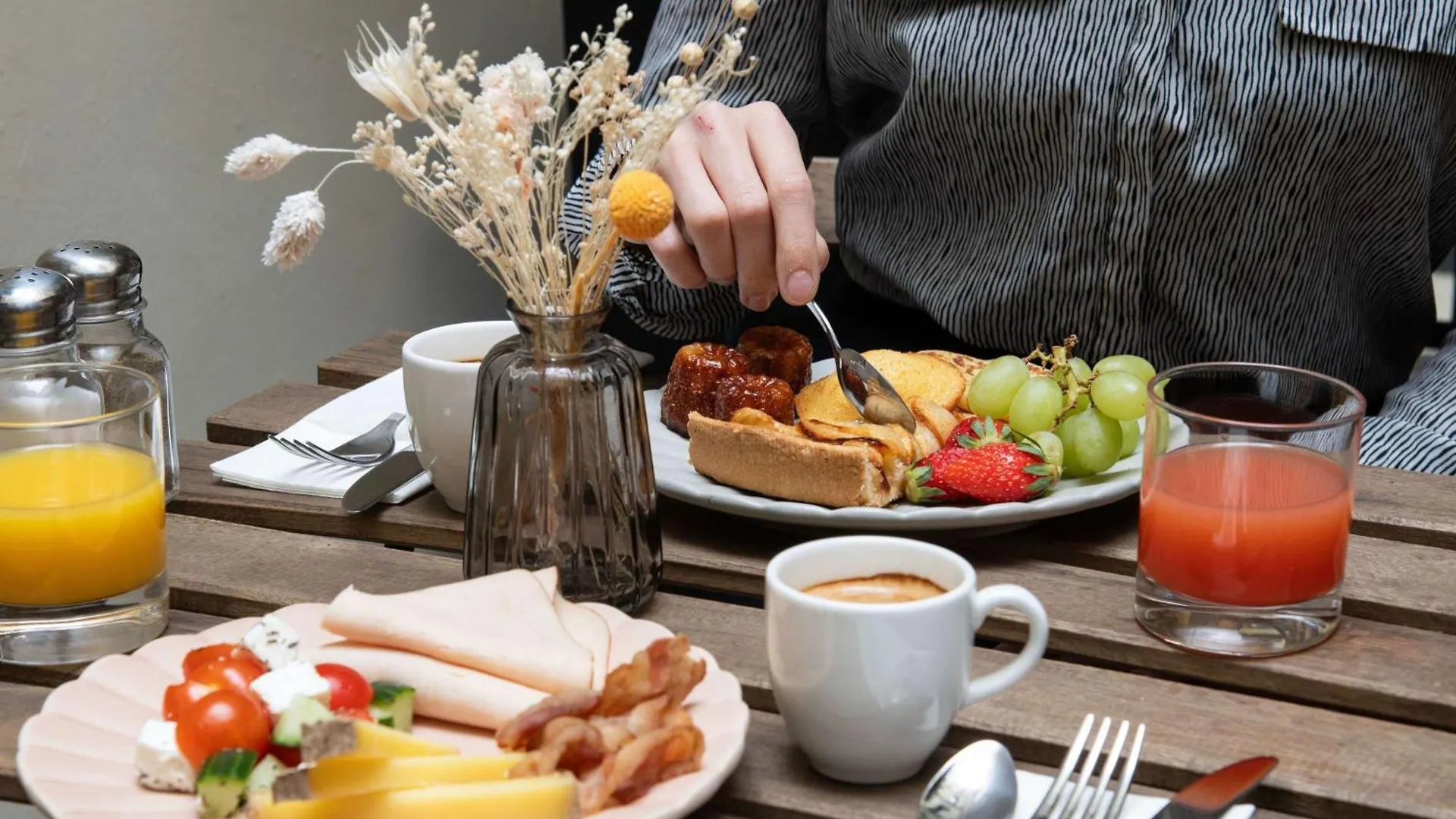 Mercure Paris Montparnasse Raspail Hotel