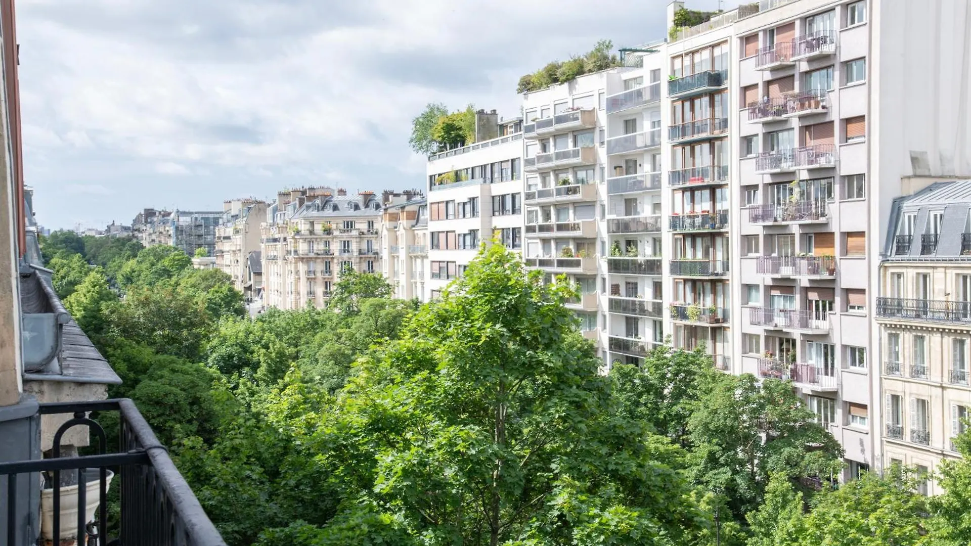 Mercure Paris Montparnasse Raspail Hotel